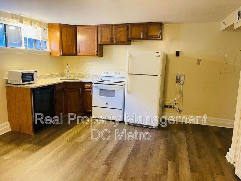 815 Maryland Ave Ne #2 - Photo 2 of 18