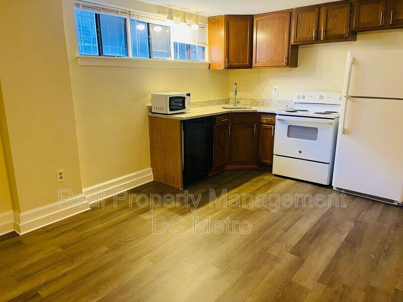 815 Maryland Ave Ne #2 - Photo 3 of 18