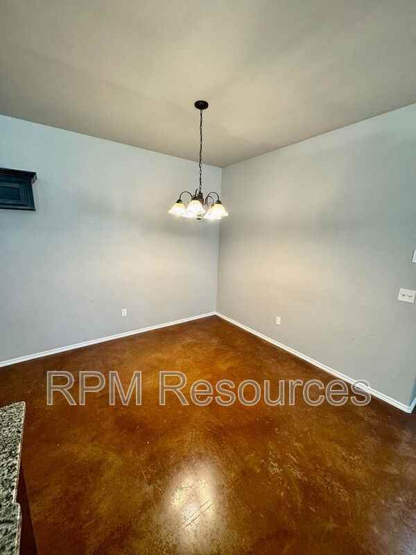 1818 Post Oak Rd - Photo 5 of 17