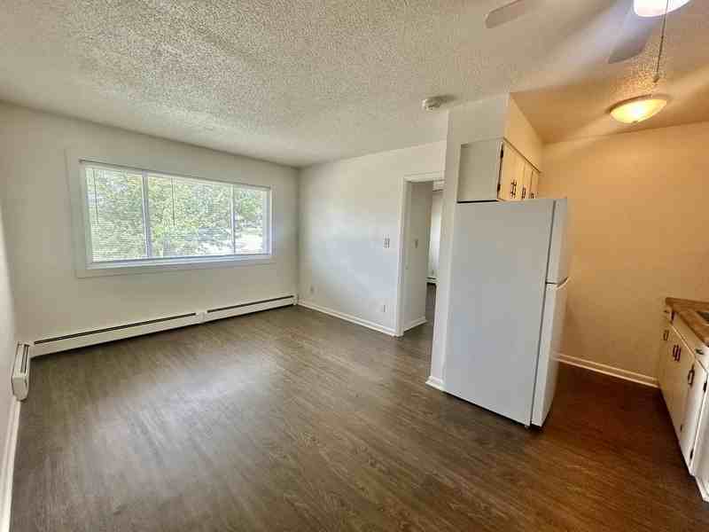 1465 Meadowview Dr #8 - Photo 2 of 12