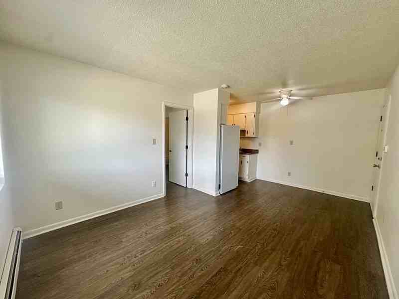 1465 Meadowview Dr #8 - Photo 5 of 12