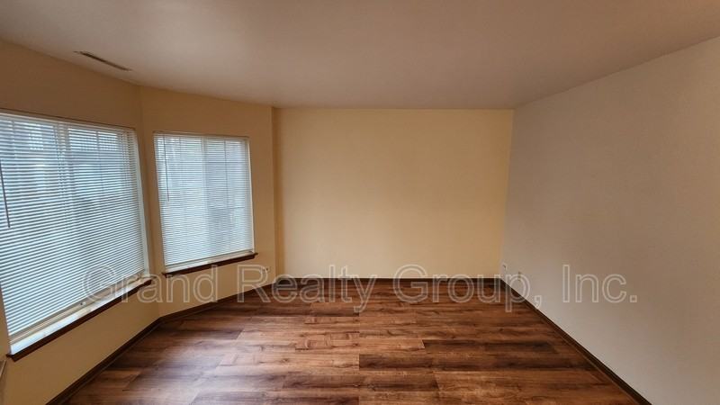 277 W Treehouse Ln - Photo 2 of 14