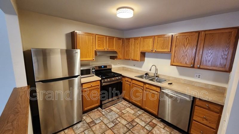 277 W Treehouse Ln - Photo 4 of 14