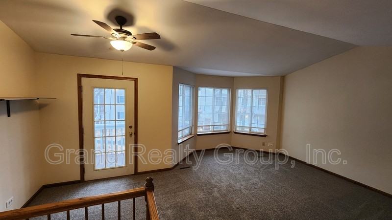 277 W Treehouse Ln - Photo 5 of 14
