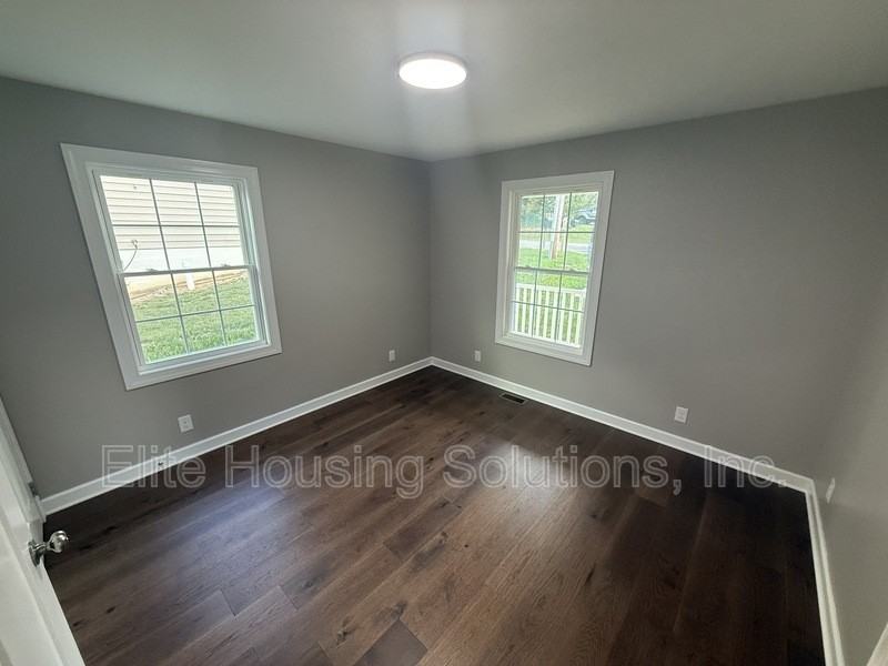 445 S 14th St - Photo 5 of 17