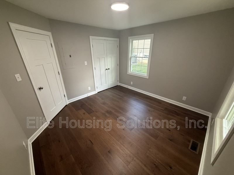 445 S 14th St - Photo 6 of 17