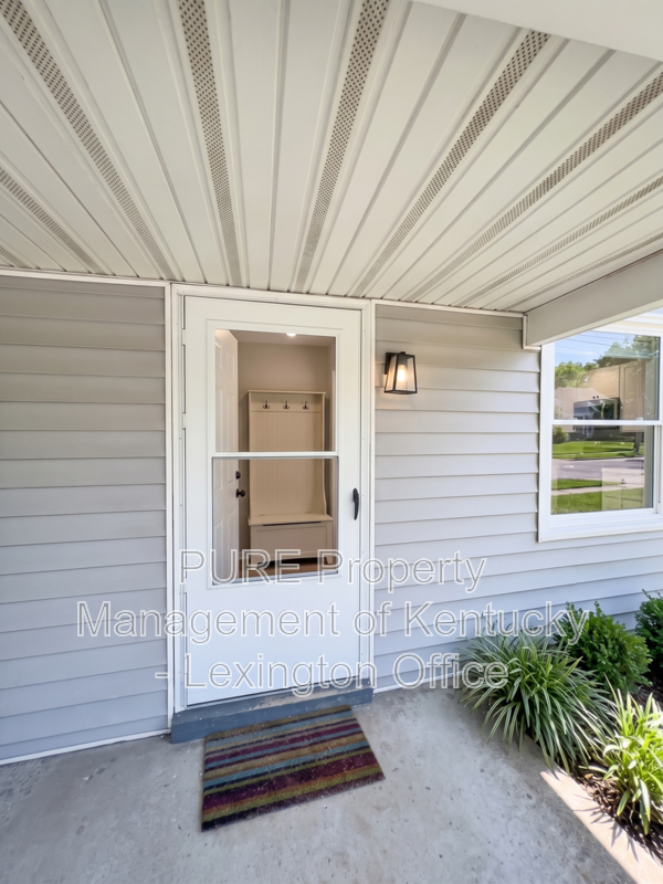 566 N Martin Luther King Blvd - Photo 2 of 17