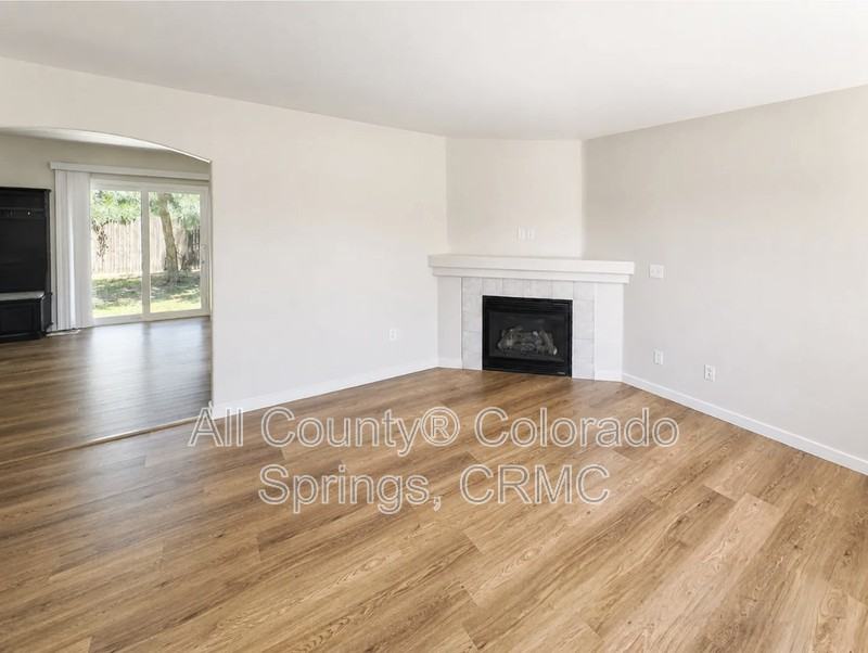 235 Ellers Grv - Photo 3 of 33