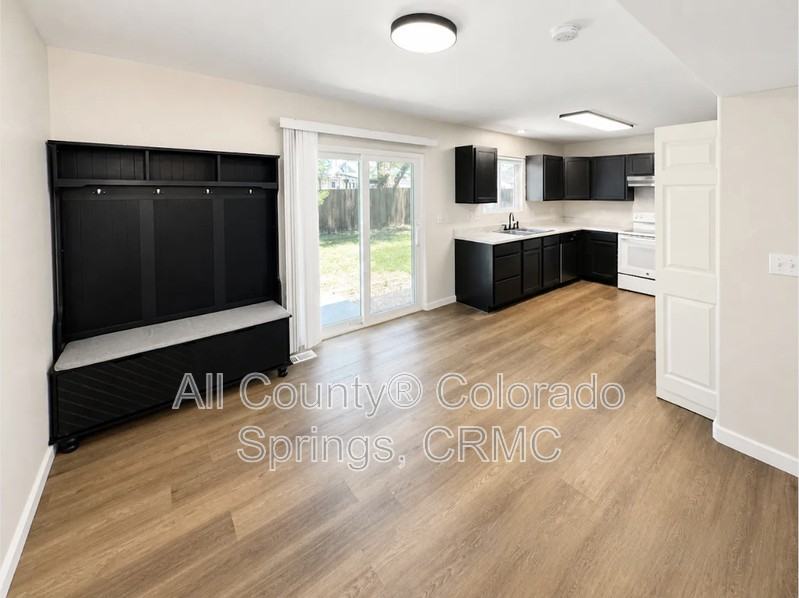235 Ellers Grv - Photo 5 of 33