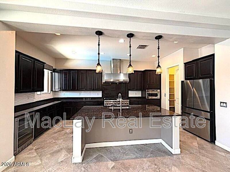 1142 E Bajor St - Photo 3 of 39