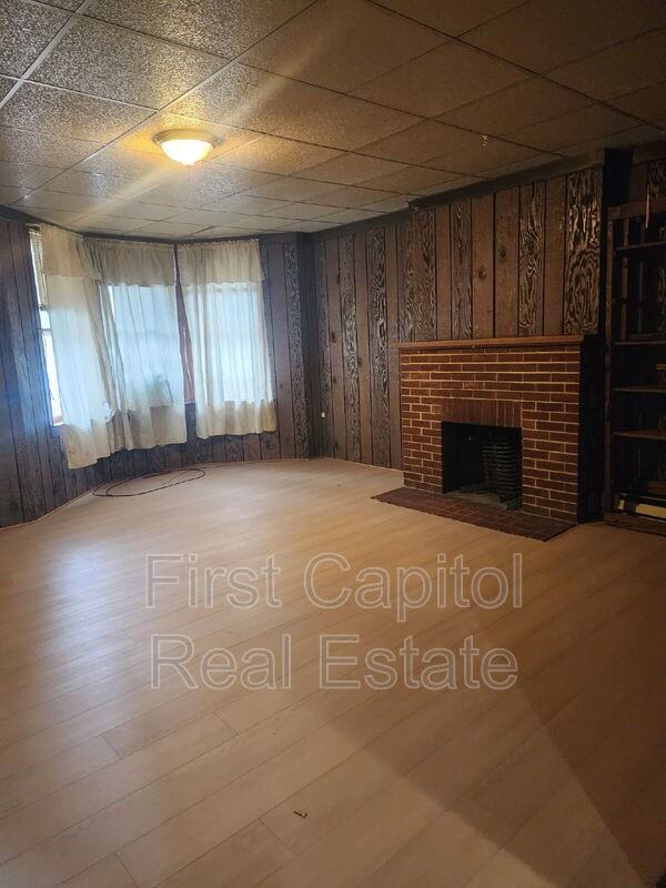 233 E King St #1