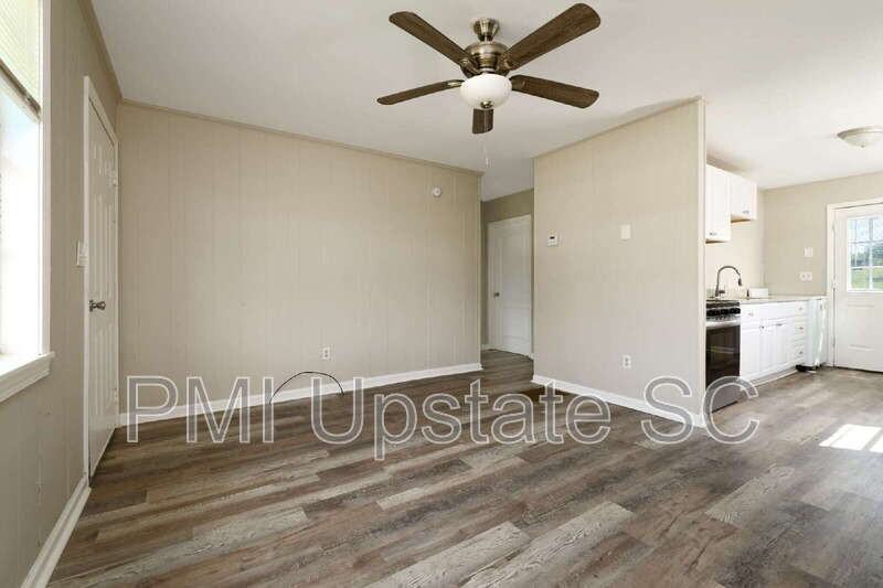 700 Brook St #4 - Photo 3 of 13