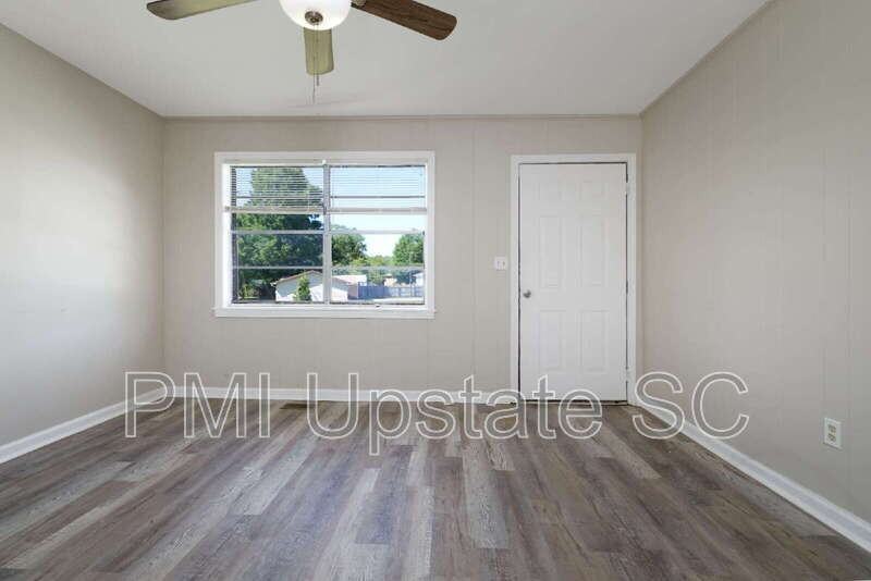 700 Brook St #4 - Photo 4 of 13