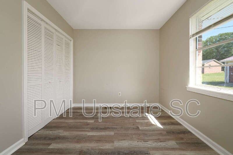 700 Brook St #4 - Photo 6 of 13