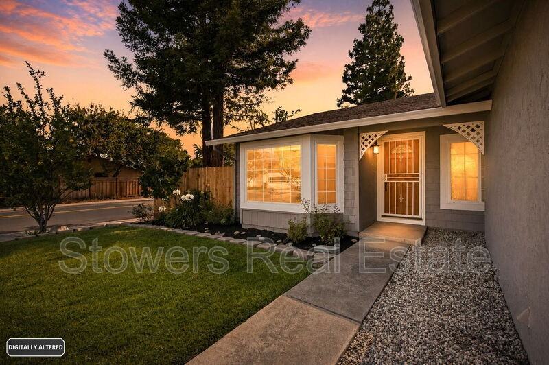 318 Joyce St - Photo 4 of 50