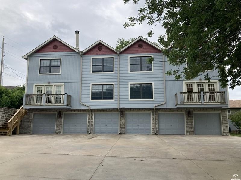 2901 University Dr - Photo 2 of 8