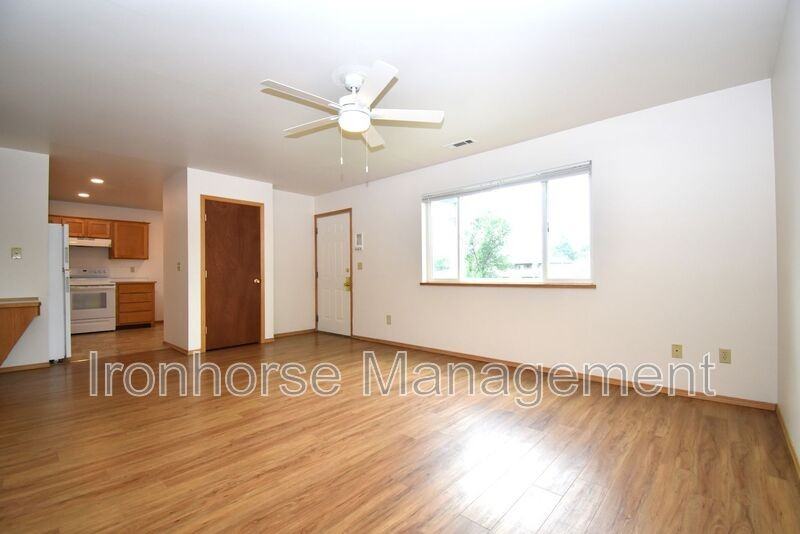8 Michael Grove Ave - Photo 2 of 22