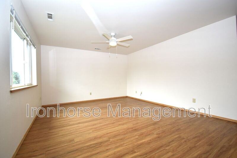 8 Michael Grove Ave - Photo 4 of 22