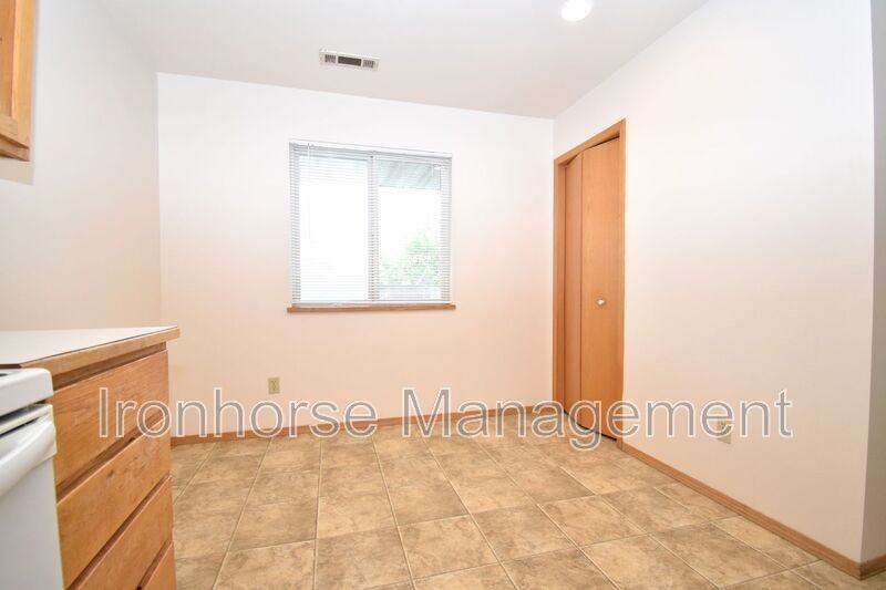 8 Michael Grove Ave - Photo 6 of 22