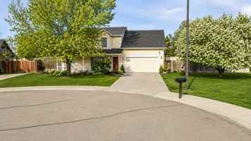 featured image of 123 E Chapparosa Ct