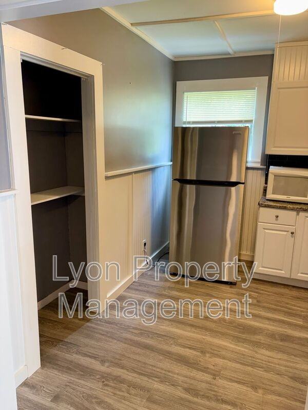 106 Winsor St #1 - Photo 3 of 14