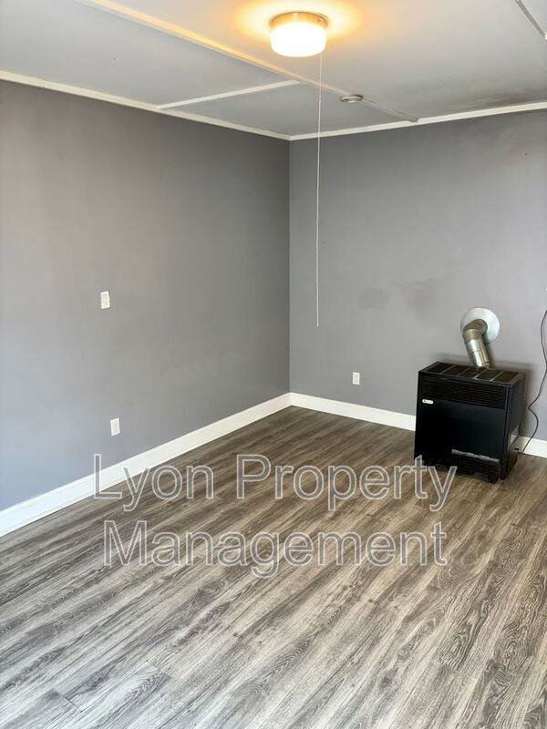 106 Winsor St #1 - Photo 5 of 14
