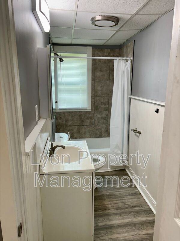 106 Winsor St #1 - Photo 6 of 14