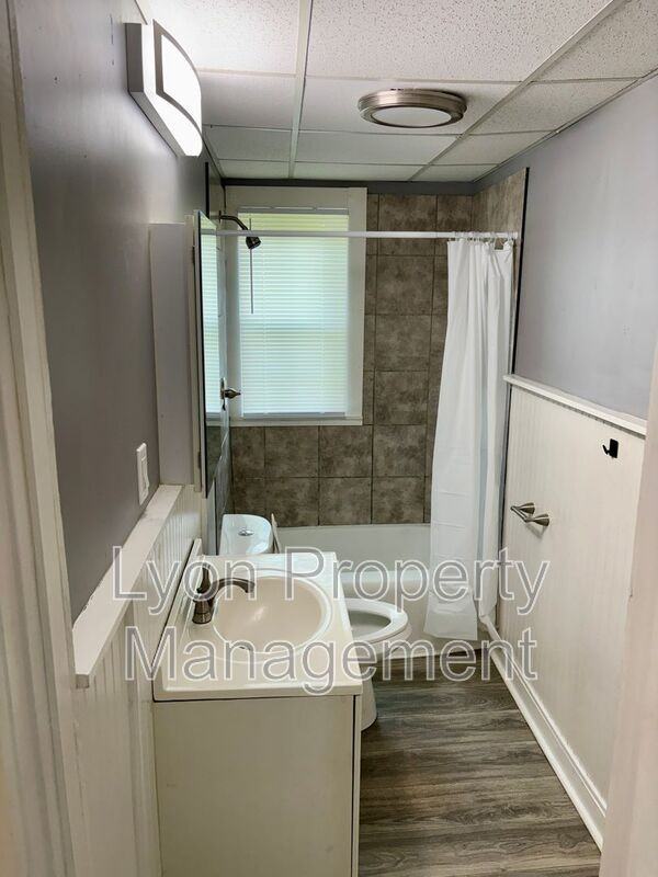 106 Winsor St #1 - Photo 7 of 14