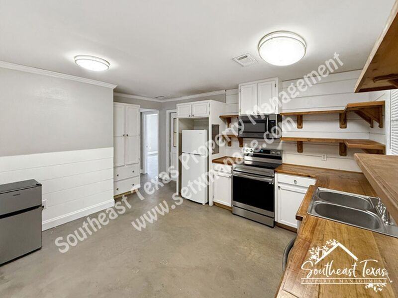 428 S 37th St - Photo 3 of 18