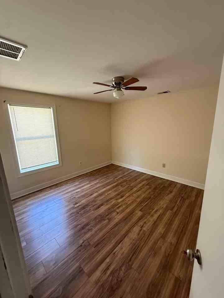 621 Golfview Dr - Photo 4 of 7