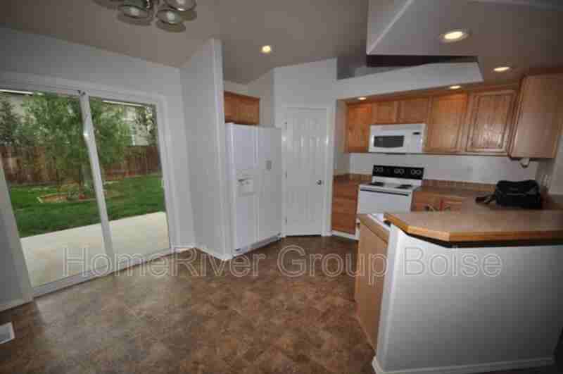 3872 N Weston Ave - Photo 4 of 16