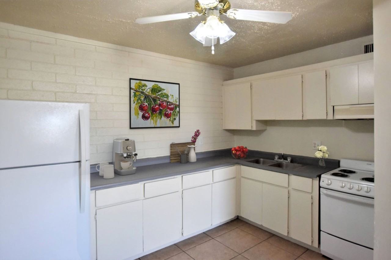 *ONE month FREE!* Catalina Gardens - Photo 4 of 34