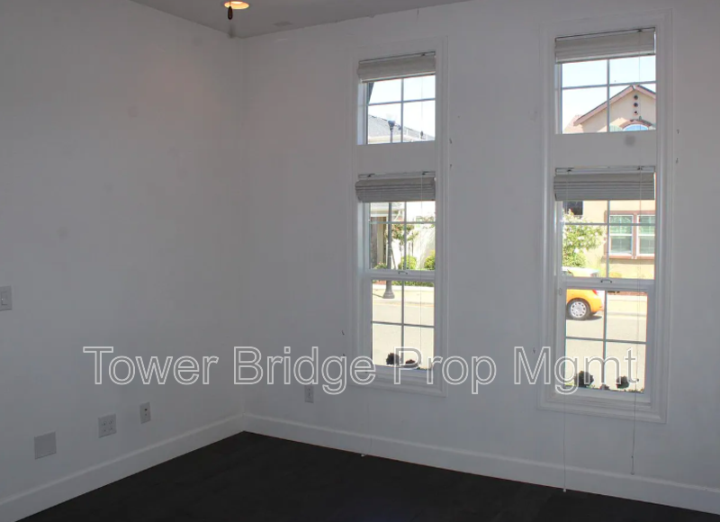 1096 Provence Village Dr - Photo 3 of 22