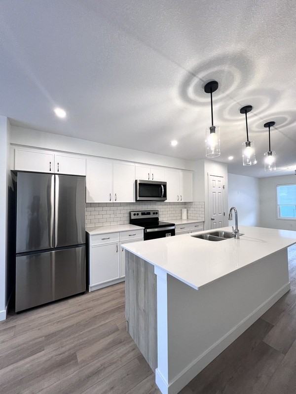 22714 82a Ave Nw - Photo 4 of 16