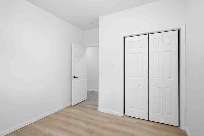 814 Biddle St - Photo 4 of 6