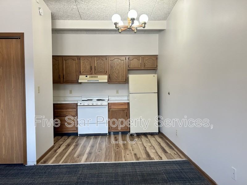 1025 S 5th St - Photo 2 of 13