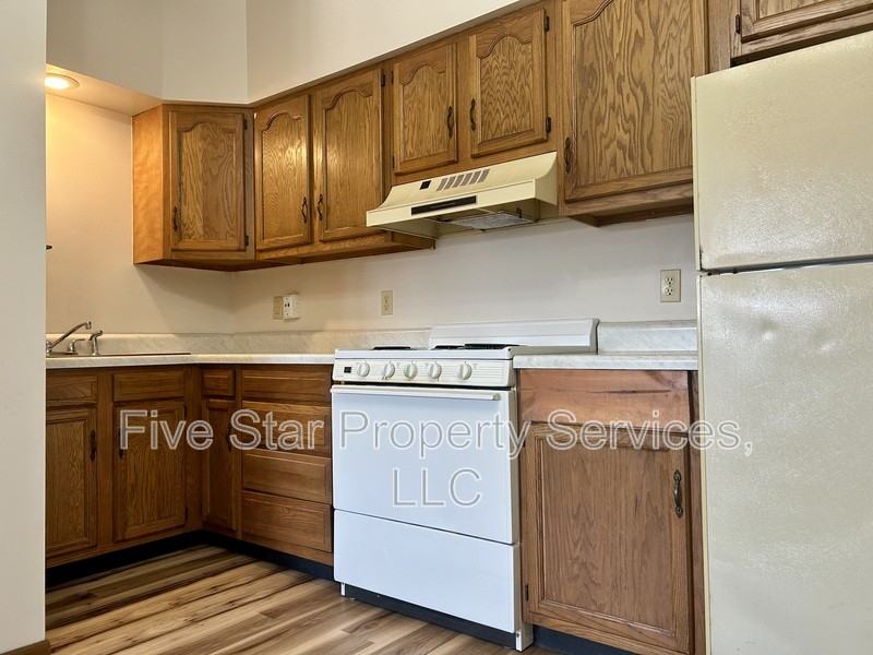 1025 S 5th St - Photo 5 of 13