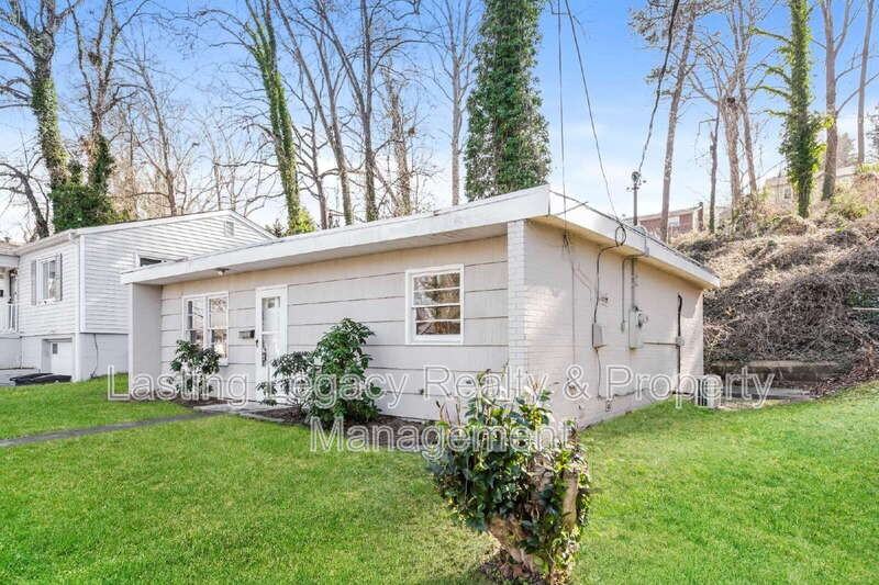 238 Bond St - Photo 2 of 17