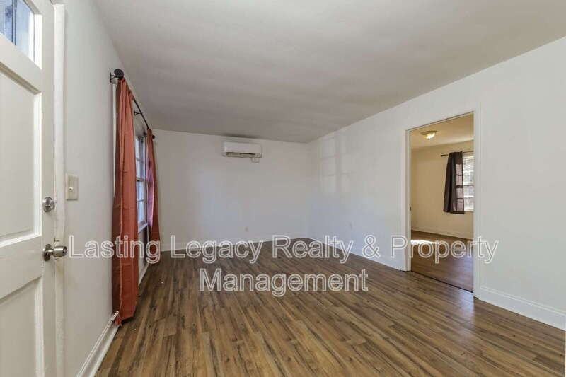238 Bond St - Photo 3 of 17
