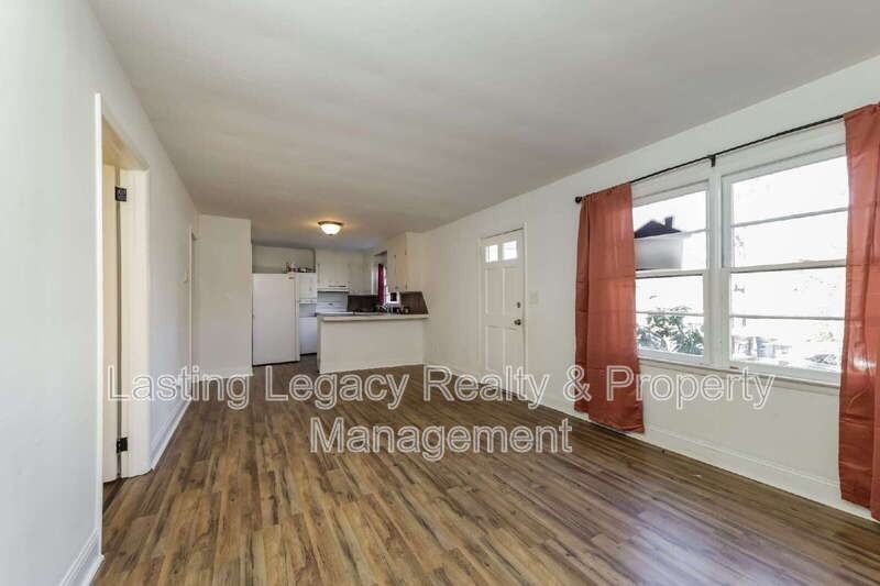238 Bond St - Photo 6 of 17