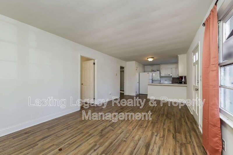 238 Bond St - Photo 7 of 17