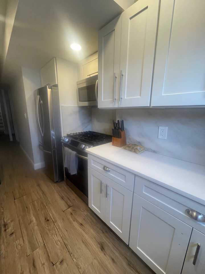 19 Wallingford Rd #B - Photo 3 of 12