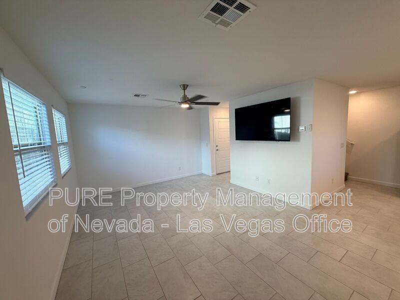 815 Watford Pl - Photo 5 of 46