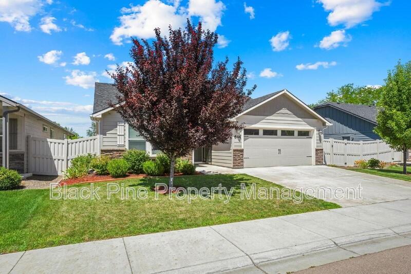 644 Stanley Lake St - Photo 3 of 38