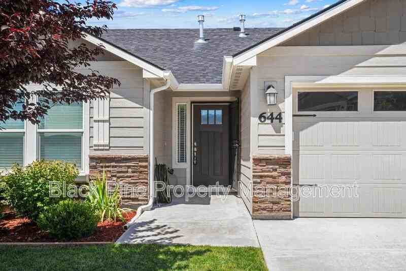 644 Stanley Lake St - Photo 4 of 38
