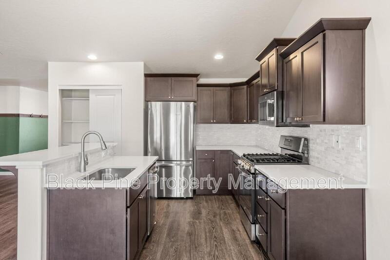 644 Stanley Lake St - Photo 6 of 38