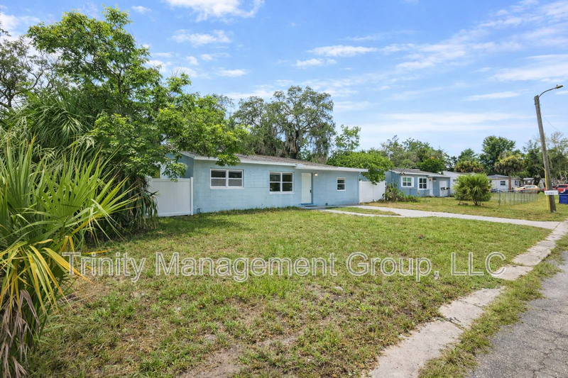 7131 Carlow St - Photo 3 of 27