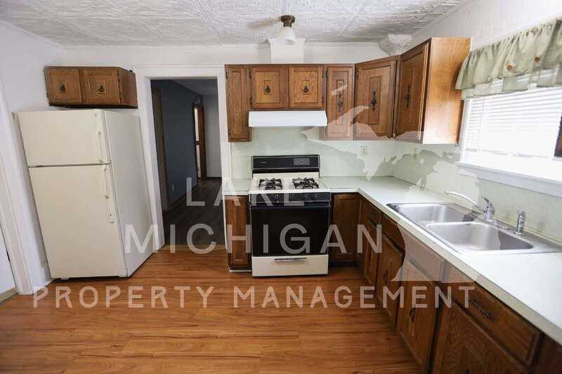 2034 Edgewood Ave Ne - Photo 2 of 9