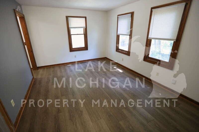2034 Edgewood Ave Ne - Photo 4 of 9