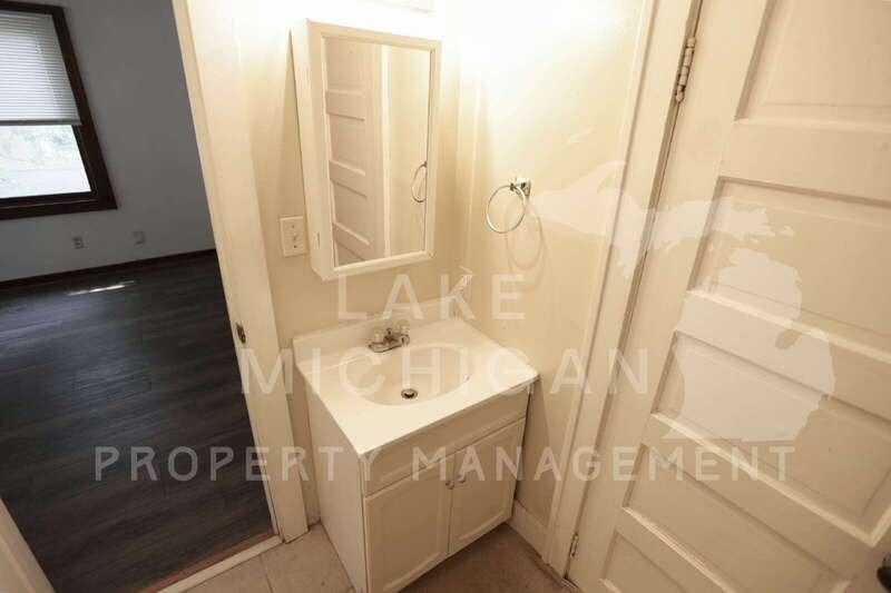 2034 Edgewood Ave Ne - Photo 7 of 9